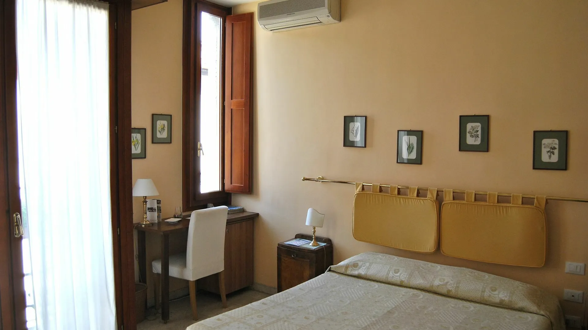 A Teatro Hotel Florence Guest house